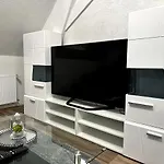 Moderne Zentrale Retreat *