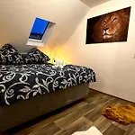 Moderne Zentrale Retreat