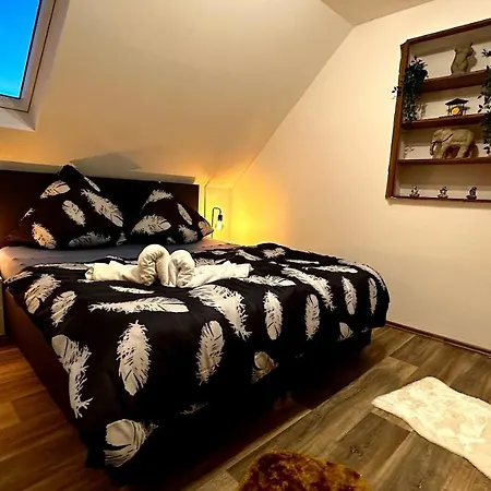 Moderne Zentrale Retreat *