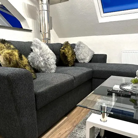 Moderne Zentrale Retreat *